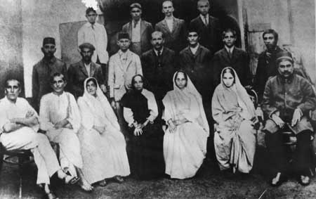 Gandhiji with other Satyagrahis during the last phase of the struggle in South Africa.jpg